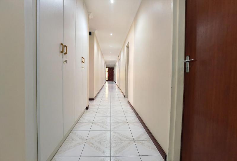 6 Bedroom Property for Sale in Cravenby Western Cape